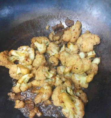五花肉炒菜花的做法（香气扑鼻）