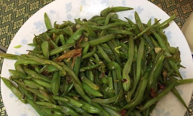 教你如何炒出肉香扁豆丝（口感鲜美）