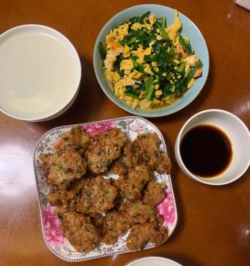 美食制作指南——肉饼鸡蛋汤泡饭（轻松掌握做法）