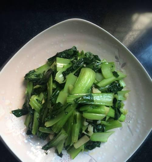 肉饼炒青菜，家常美食不容错过（健康好吃的佳肴）