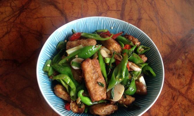 青椒盅怎么做？简单易学的青椒盅食谱是什么？