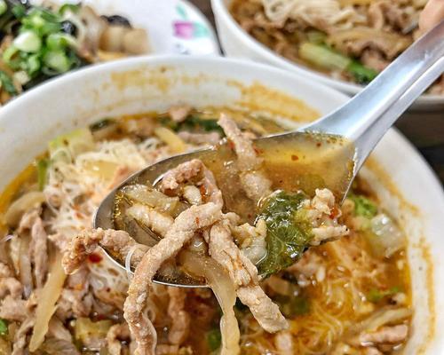 青椒榨菜肉丝面怎么做？详细步骤和技巧是什么？