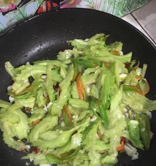 青椒西红柿默然私房菜怎么做？有哪些独特步骤和技巧？