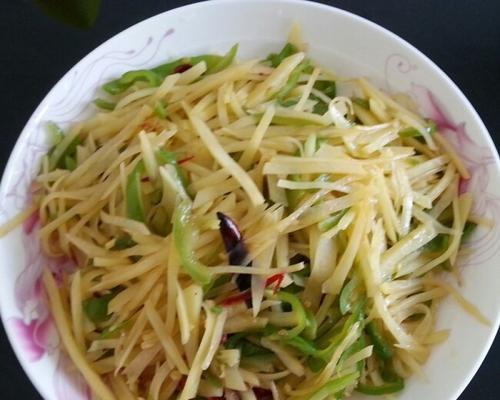 青椒土豆絲怎么做？步骤和技巧有哪些？