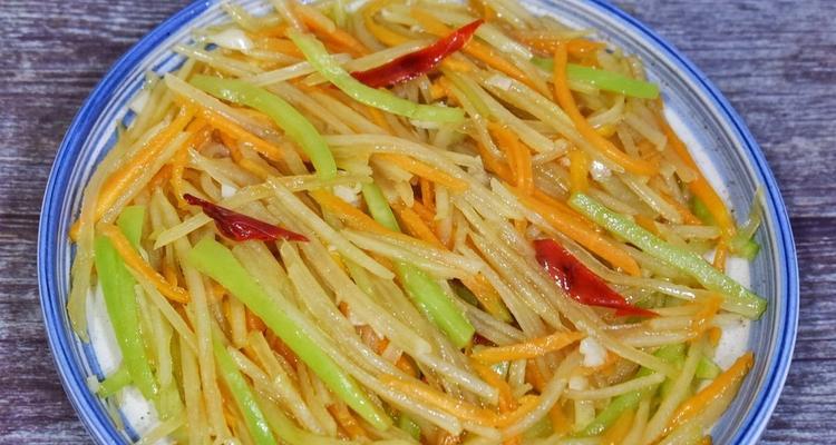 青椒土豆丝炒饭怎么做？步骤和技巧有哪些？