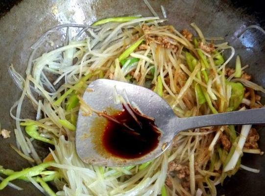青椒土豆片甜面酱怎么做？步骤和技巧是什么？