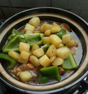 青椒土豆焖鸡的做法是什么？步骤详解和常见问题解答？
