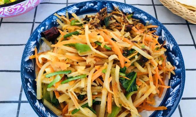 青椒土豆胡萝卜丝怎么做？步骤和技巧有哪些？