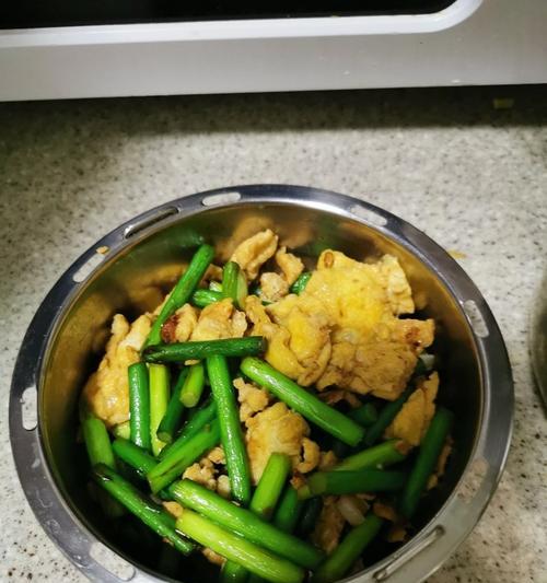 青椒蒜薹炒鸡蛋怎么做？步骤和技巧是什么？