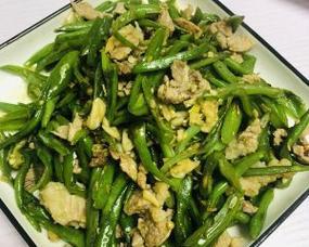 青椒丝炒肉怎么做？步骤和技巧有哪些？