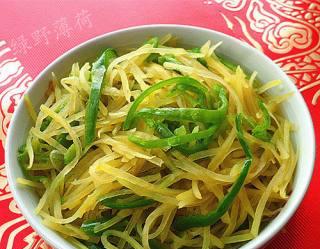 青椒薯丝怎么做？详细步骤和技巧是什么？