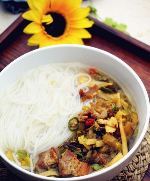 青椒肉丝鲜虾面怎么做？详细步骤和技巧是什么？