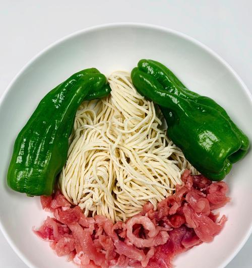 青椒肉丝凉拌面怎么做？步骤和技巧有哪些？