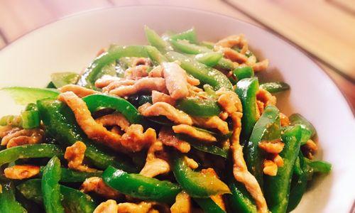 青椒肉丝炒猪耳豆怎么做？步骤和技巧有哪些？