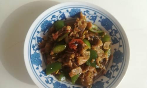 青椒肉片煎茄子怎么做？步骤和技巧有哪些？