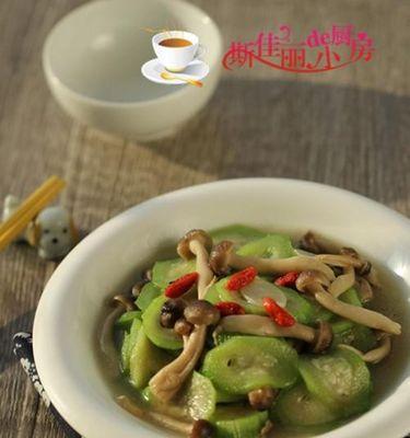 青椒培根炒蟹味菇怎么做？步骤和技巧有哪些？