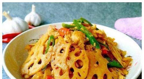 青椒藕片的做法是什么？如何快速做出美味的青椒藕片？