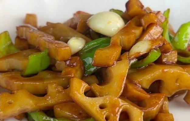 青椒藕片的做法是什么？如何快速做出美味的青椒藕片？