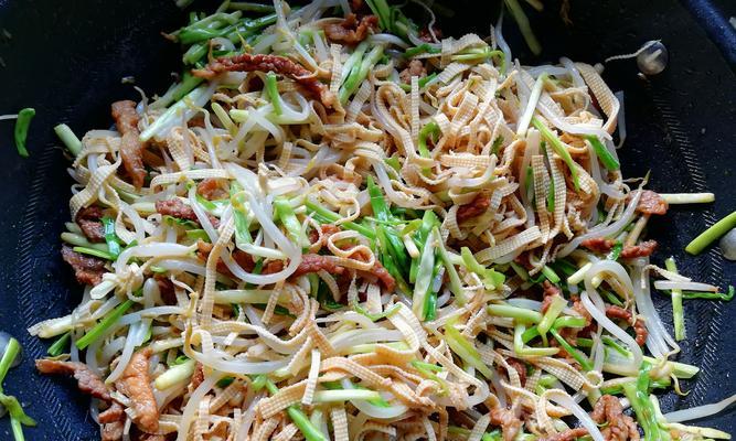 青椒绿豆芽怎么做？有哪些简单步骤和技巧？