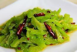 青椒煎苦瓜怎么做？步骤和技巧是什么？