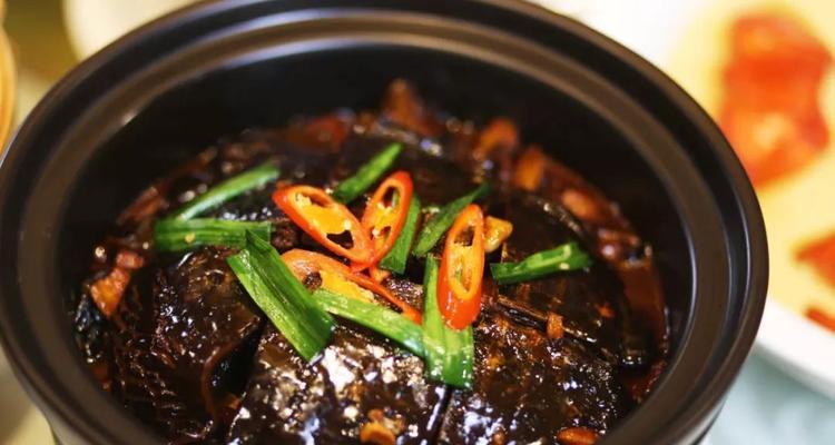 青椒甲鱼的做法是什么？如何在家轻松制作？