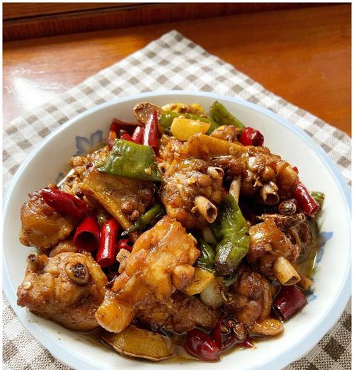 青椒鸡翅的做法是什么？如何做出美味的青椒鸡翅？