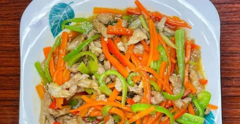 青椒胡萝卜丝炒肉怎么做？步骤和技巧是什么？