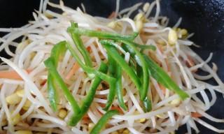 青椒豆芽怎么做？简单易学的家常做法是什么？
