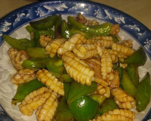 青椒炒鱿鱼怎么做？步骤和技巧有哪些？