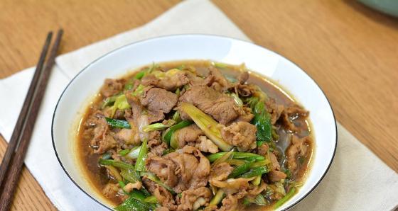 青椒炒羊肉怎么做？步骤和技巧有哪些？