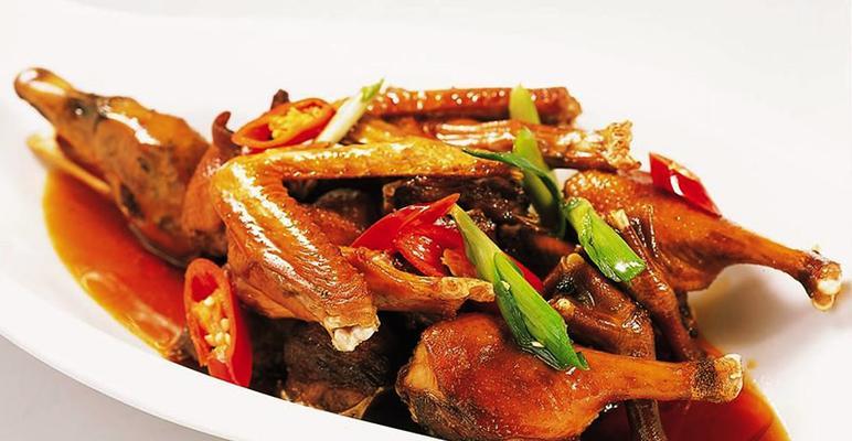 青椒炒鸭块怎么做？步骤和技巧有哪些？