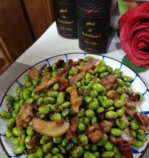 青椒炒虾饺毛豆怎么做？步骤和技巧有哪些？