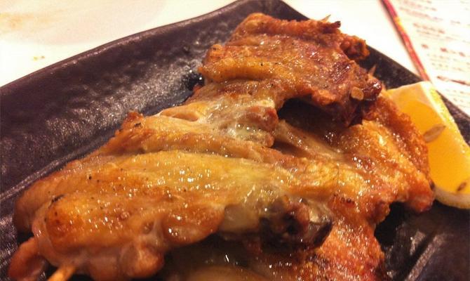 青椒炒烧鸡翼怎么做？步骤和技巧是什么？
