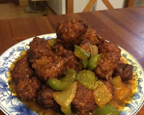 青椒炒肉丸怎么做？步骤和技巧有哪些？