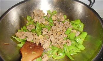 青椒炒肉片怎么做才好吃？步骤和技巧是什么？