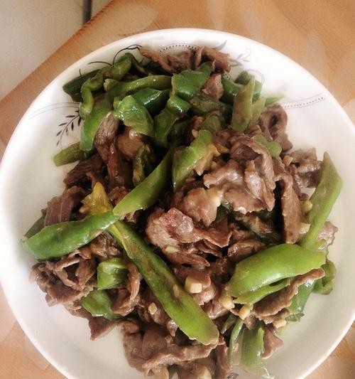 青椒炒牛肉怎么做？步骤和技巧有哪些？