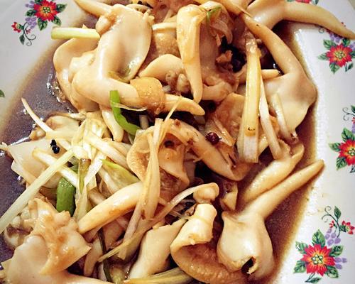 青椒炒鸟贝的做法是什么？如何在家轻松制作？