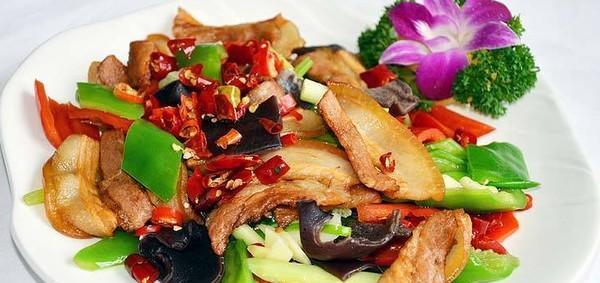 青椒炒回锅肉的做法是什么？步骤详解如何做出口感最佳的回锅肉？