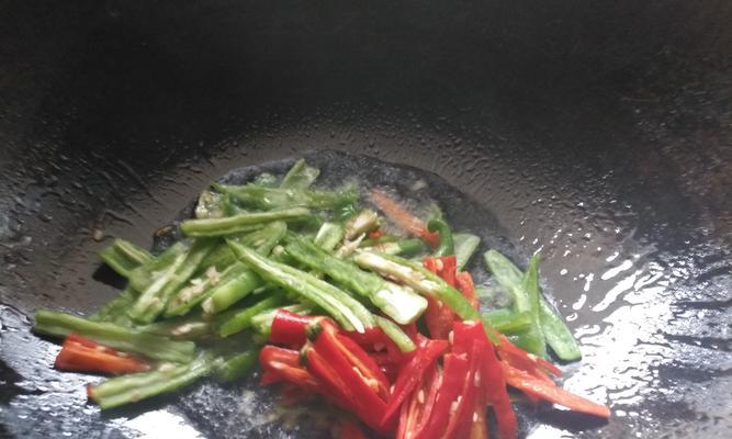 青椒炒谷物米饭怎么做？有哪些步骤和技巧？