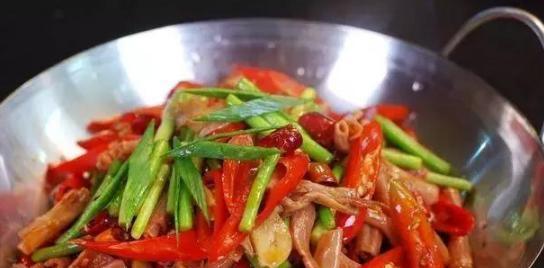 青椒炒鹅肠怎么做？步骤和技巧是什么？