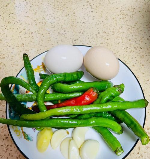 青尖椒炒鸭蛋怎么做？步骤和技巧有哪些？