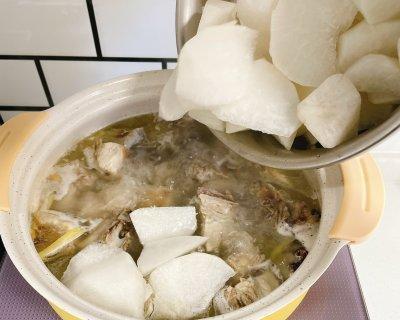 青红萝卜粟米排骨汤怎么做？有哪些步骤和技巧？