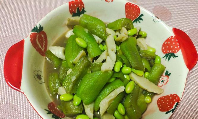 青红辣椒丝瓜炒肉怎么做？步骤和技巧有哪些？