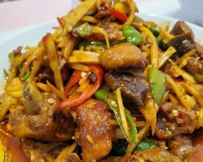 青红辣椒炒鸭丝怎么做？步骤和技巧是什么？