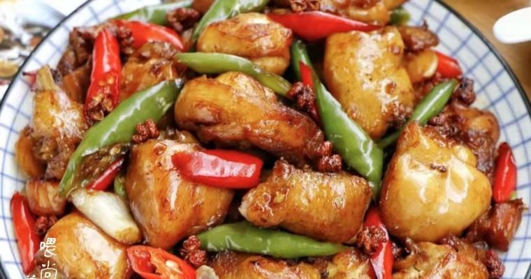青红辣椒炒鸡腿肉怎么做？步骤和技巧有哪些？