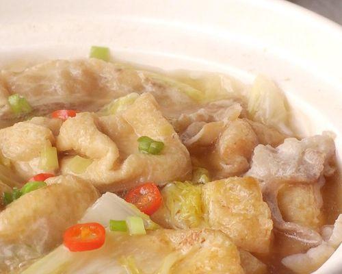 青红椒油豆泡炒肉怎么做？步骤和技巧有哪些？