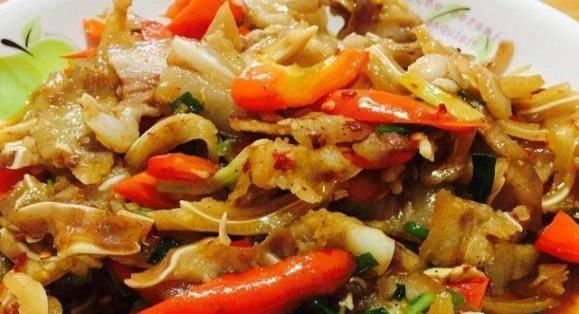 青红椒炒猪耳朵的做法是什么？如何做出美味的青红椒炒猪耳朵？