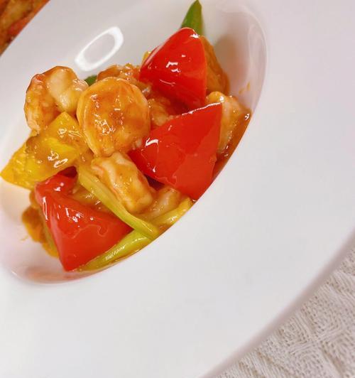 青红椒炒虾球怎么做？步骤和技巧有哪些？