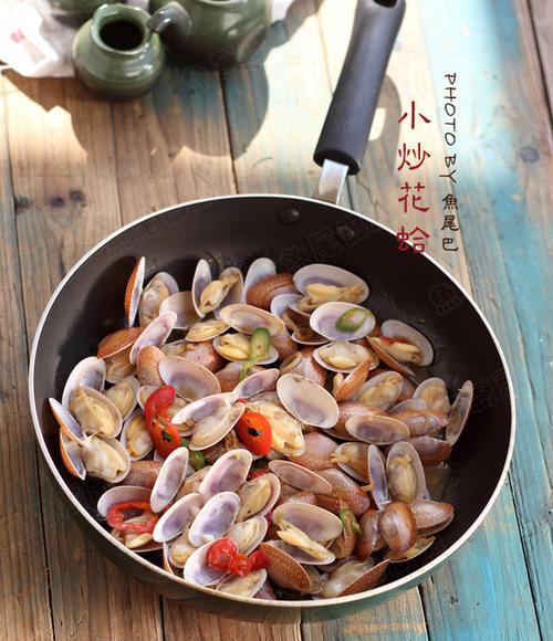 青红椒炒花蛤肉怎么做？步骤和技巧有哪些？