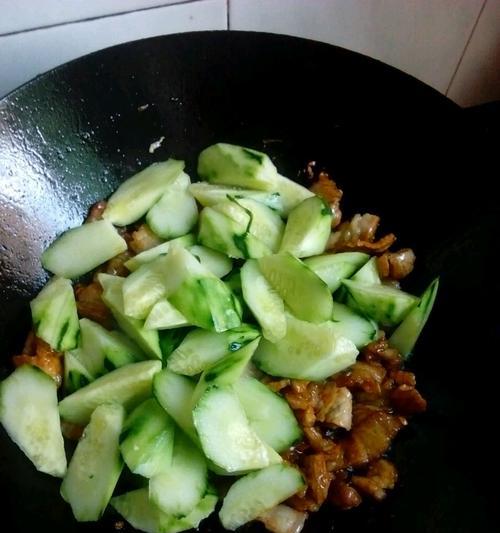 青瓜溜鱼片的做法是什么？如何在家轻松制作？